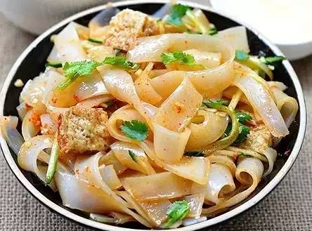 日照涼皮秘方,看一看,明天你也會(huì)做涼皮了 簡(jiǎn)單又干凈