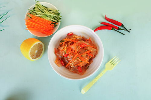 一碗家常滋味——羊肉青菜面與中國(guó)涼皮的飲食風(fēng)情